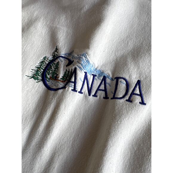 Vintage White Embroidered XL Canada Crewneck Made in Canada - Picture 4 of 8